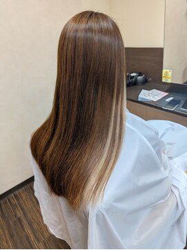 レアナ バイ ニーナ(Leana by NINA) プルエクステでロングヘア