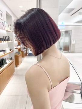 ピークアブー アヴェダ ギンザシックス(PEEK-A-BOO AVEDA GINZASIX) タイトボブ 水平ボブ ボルドーカラー 艶カラー タッセルボブ