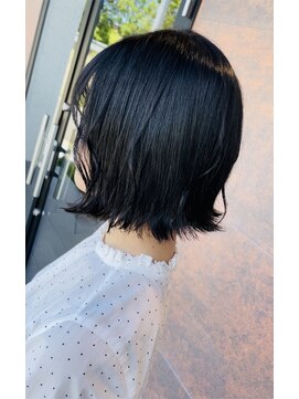 エミール(Emiile) 黒髪外ハネ