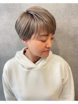 リズム バイ リンクス(Re:ism by Links) ショート×白髪ぼかしハイトーン