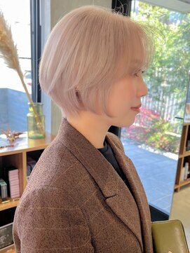 ナル(nalu.) ホワイトベージュ/ショート/ブリーチカラー/ハンサムショート