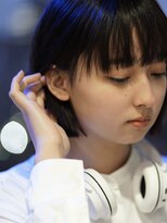 ベロニカ&nbsp;風になびく切りっぱなしミニボブ×厚め３０代４０代５０代