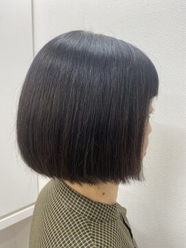 ミニボブ×艶カラー