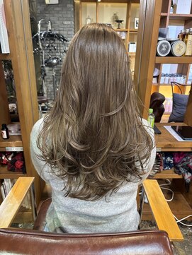 レイヤーカット×ハイトーンカラー