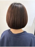 まとまり重視のツヤ感ミニボブ