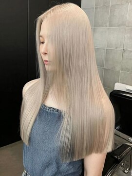 イル(iLe.) ミルクティーベージュダブルカラーブリーチカラーレイヤーカット