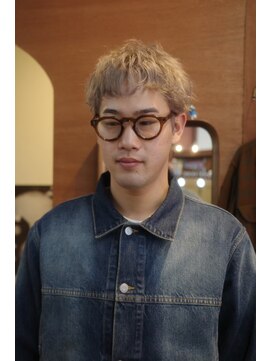 エディ(Edy) ケアブリーチダブルカラーフェザーパーマ外国人風眉毛カット岡山