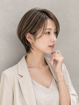 サムシング(Something.) ショートヘア_白髪ぼかしハイライト_品よく