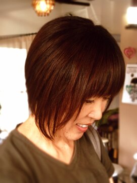 ジェンヌ(Gienne) 大人の前下がりボブ