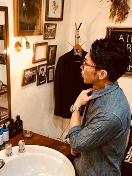 デュエルヘアー グルーミングショップ(DWELL HAIR. GROOMING SHOP)の写真/【陽東・ベルモール近く】ON/OFFで印象を変える2WAYスタイルを提案。少しの変化でオトコ度を上げよう。