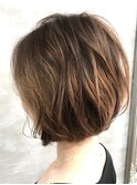 奥行きカラーのミニボブ