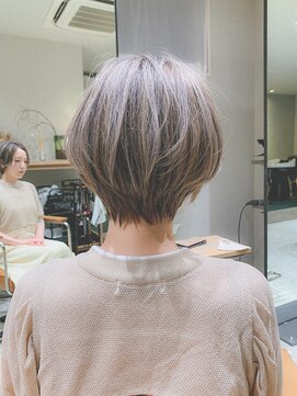 ウニコ(unico.) 【unico.】後ろ姿が美しいショート・後ろ姿美人