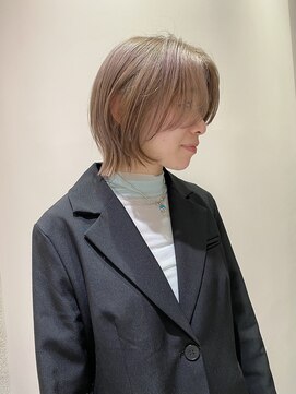 マイル 渋谷(mile) ホワイトベージュ×レイヤースタイル