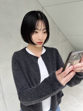 ゾーイダイミョウ(ZOEY daimyo) 顔に沿う前下がりボブ