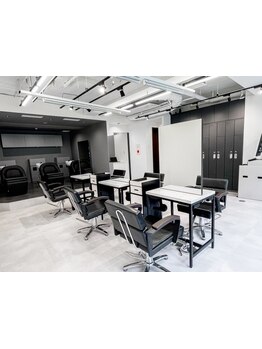 初めてでも緊張されないように少人数でお客さまに寄り添い一人ひとりに最適なデザイン、仕上がりを提案♪