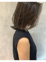 キチ(kichi.)&nbsp;[kichi.] ミディアムロブ×くすみベージュ