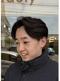 毛流れセンターパートフェザーパーマツーブロック刈り上げ