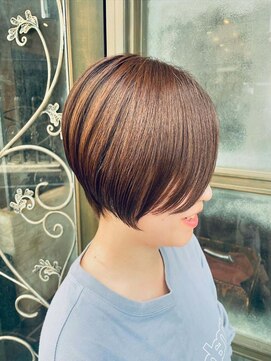 スカイウィズサロンヴィレッジ(Sky with SALON VILLAGE) 髪質改善カラーで作るアッシュブラウン　丸みショート