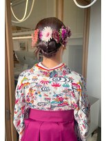 ノード(NODO)&nbsp;袴 × タイト生花アレンジ