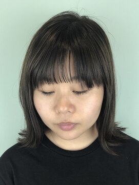 トレパルッキエーレ(tre parrucchiere) ［-tre-］ミディアムロブ×ハイライト