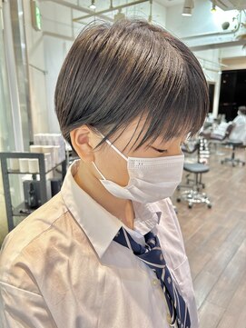 ヘアーアンドメイク ビス(HAIR&MAKE bis) 耳掛けできる☆すっきりショート☆ももこ