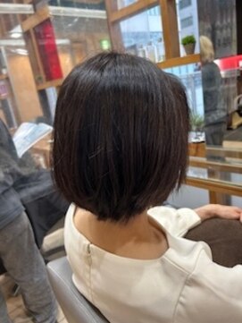 スタジオ アルファプラス 日暮里店(studio α+) ステップボーンカットカットボブショートハイライト白髪ぼかし