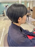 黒髪でも素敵！プチ刈り上げショート