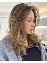 ノラ ウメダ(NORA UMEDA)&nbsp;外国人風海外ヘアレイヤーカットハイライトカラーカーテンバング