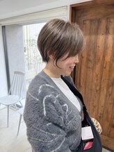 ストラト(STRAT)&nbsp;【SHUN】白髪ぼかしハイライトスタイル