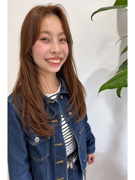 ラニ(Lani) ☆レディース×レイヤー×センターパート