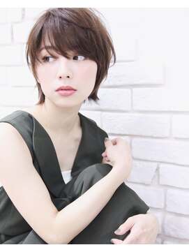 エフ ヘアーアンドリラクゼーション(F. hair & relaxation) 【F.】耳掛け大人ショート