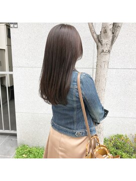 デフィー(DEFY) グレージュカラーのロングスタイル