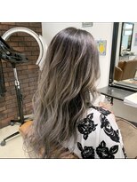 ヴィコロ(vicolo) アッシュグレーバレイヤージュ