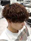 波巻きスパイラルパーマブラウン刈り上げマッシュツーブロック
