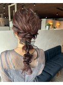 お呼ばれスタイル◎ふんわりヘアセット×バーガンディーカラー