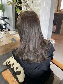 ティティ(TiTi) ブリーチなしカラーでこの透け感！[TiTi_栗林れい]