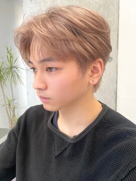 サンクマーケット 渋谷(cinq MARKET) センターパートとも相性の良い韓国風メンズミルクティーカラー