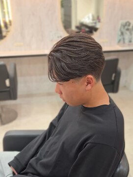 ラピス 名古屋駅前店(Lapis) フェザーパーマ/テーパーフェード/ダークグレー