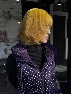 カムジーヘッド(COMEGHEAD) 個性派イエローカラー×ショートボブ