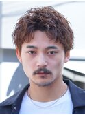 緩め波巻きスパイラルパーマシャドウパーマメンズセンターパート