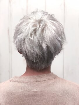 ヘアスペース リズム グリーン(Hair space Rizm green) ホワイトパール