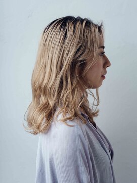 ヘアアンドリラクゼーション シャッセ(Hair&Relaxation SASE) ハイトーンミディ