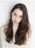 大人のオシャレな波打ちパーマロングヘア