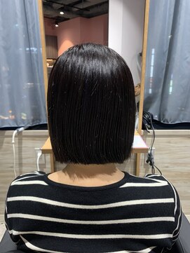 リーオオサカ(Lee Osaka) アッシュカラー×ボブヘア