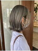切りっぱなしボブレイヤーボブウルフカットカーキグレージュボブ