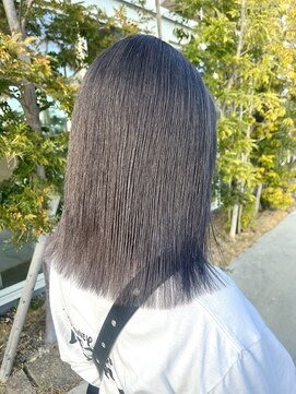 アンドシー(and c) 透明感グレー　MIKU