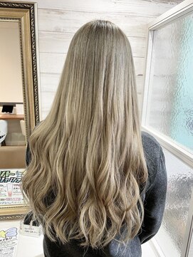 エム インターナショナル 白岡 キュート(EMU international CUTE) 上品ホワイトベージュカラー