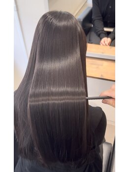 キニ(KINI)の写真/【擬似的ではなく生体模倣ペプチドを用いた毛髪再生】高い持続力で経年劣化を抑制。憧れの艶髪を体験下さい