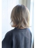 クリーミーベージュのバレイヤージュボブ