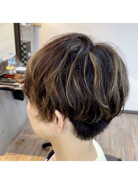 トータルビューティーステラ(TOTAL BEAUTY STELLA) コントラストハイライト　コントラストカラー　ショート